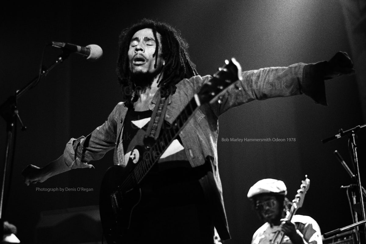 BOB MARLEY LIVE! 写真集 Bob Marley & The Wailers – Live! – Laserdisc (Gatefold Cover
