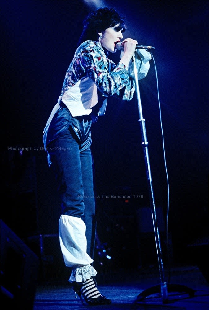 Siouxsie And The Banshees Konzertposter 1978 – Mehrfarbiger Druck, Gerahmt (versch. Optionen)