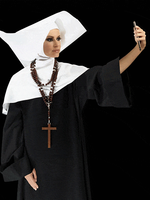 Alexia Vic: Nun Selfie
