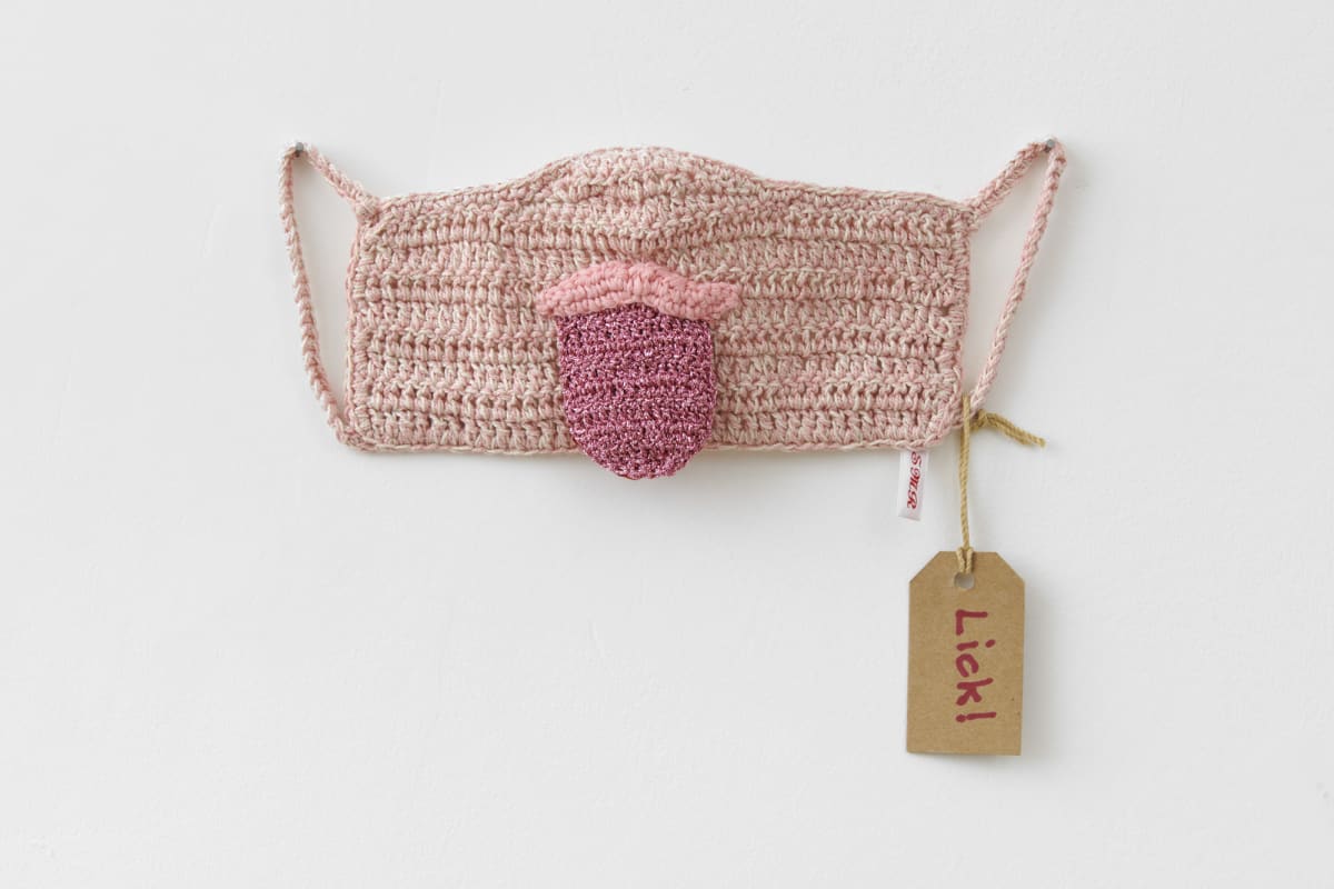 Su RICHARDSON Lick!, 2020 Crochet 12 x 21 cm