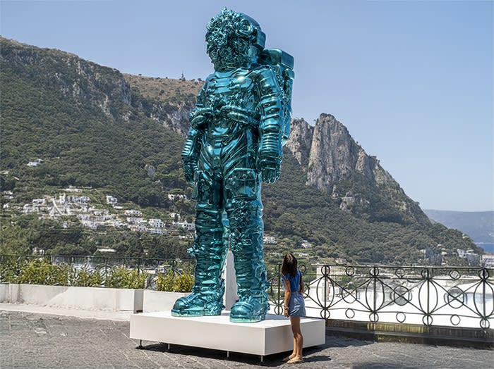 “Spaceman Shiny” di Filippo Tincolini: Capri diventa teatro di un dialogo tra natura e spazio