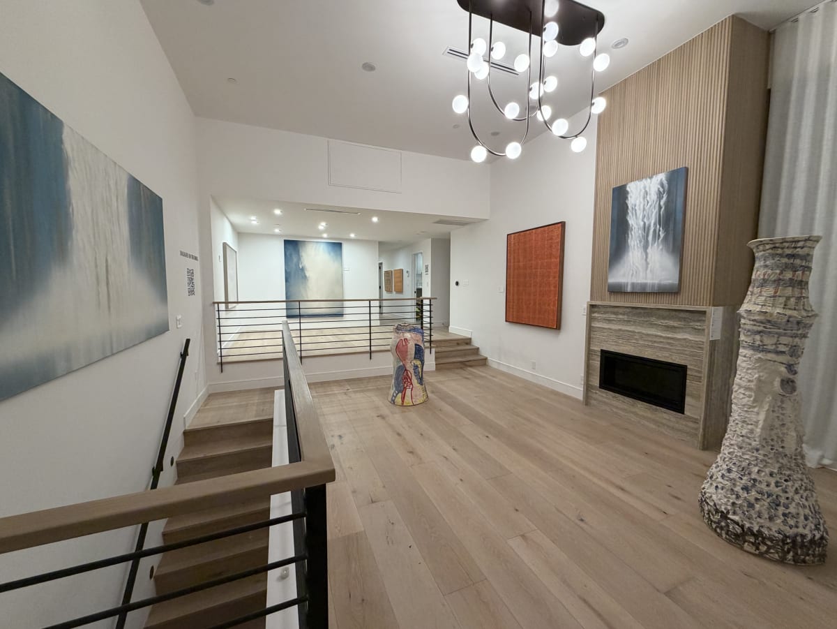 Dialogues on the Knoll Dialogues on the Knoll: An Exhibition of 22 Artists | Curated by Kipton Cronkite