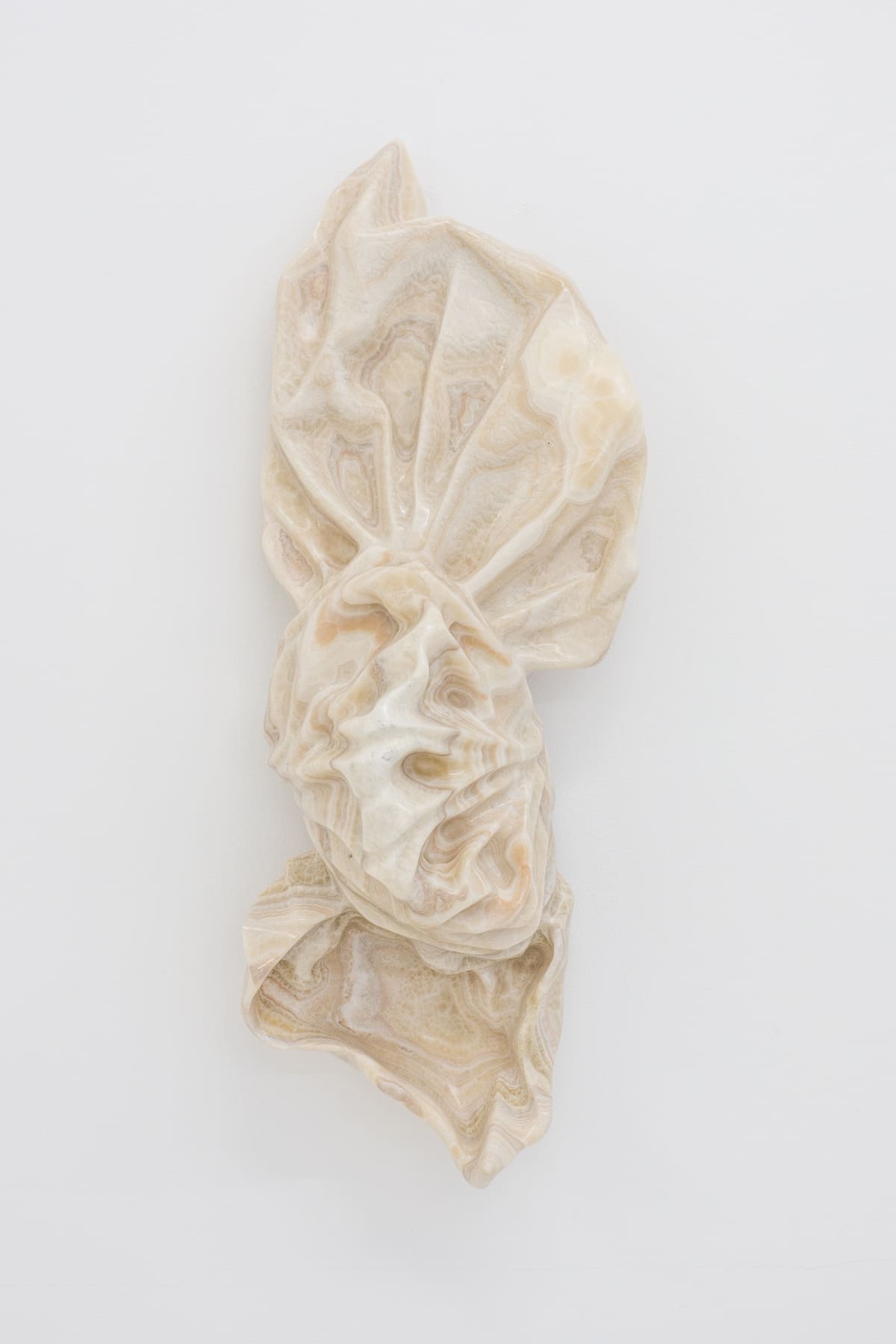 Del poeta il fin la meraviglia. Lynda Benglis, di nuovo, stupisce a Bergamo