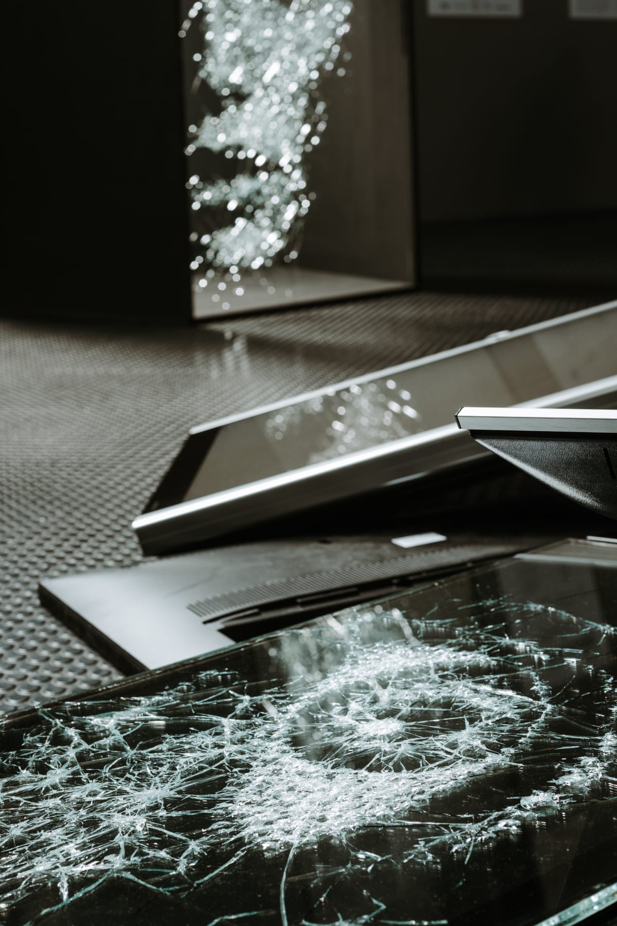 The poetics of glass is all in an exhibition