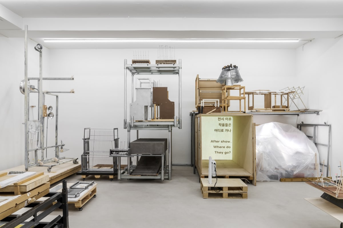 Jewyo Rhii: Of Hundred Carts and On