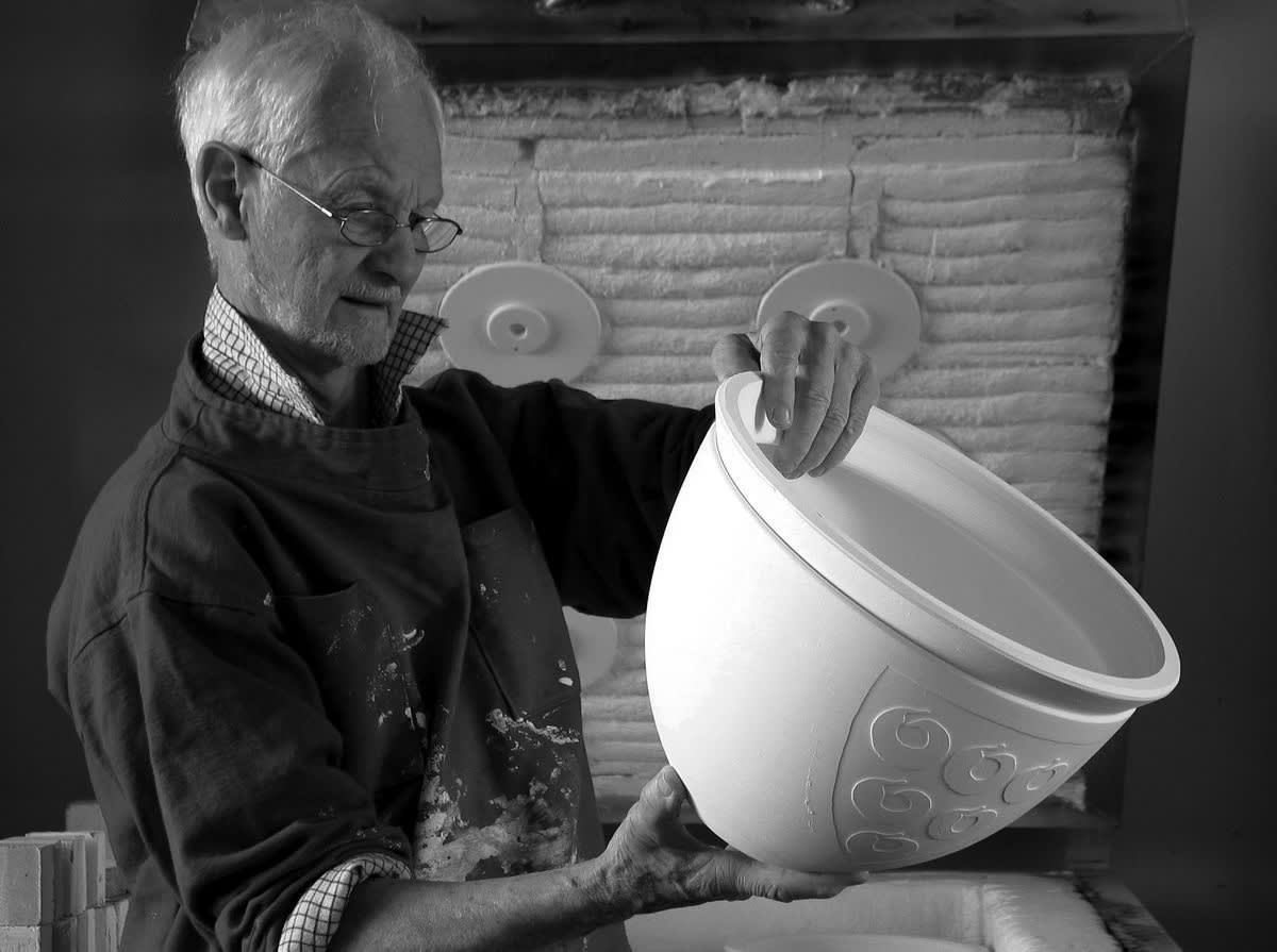 VALE LES BLAKEBROUGH AM