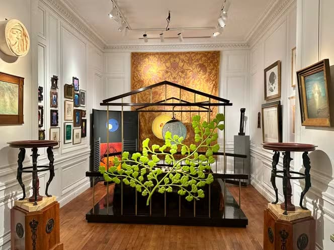 Douze lieux à visiter autour d'Art Basel Paris, L'art contemporain et le mobilier ancien dialoguent