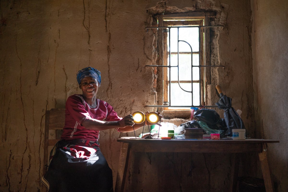 Image Credit: SolarAid/Chris Gagnon