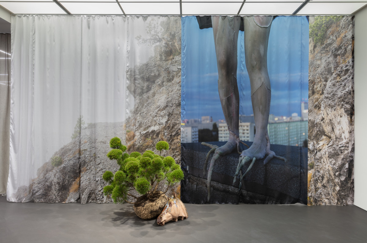 Isa Melsheimer Curtain (Höhenweg), 2020 Satin curtain 416 x 790 cm (163 3/4 x 311 1/8 in)