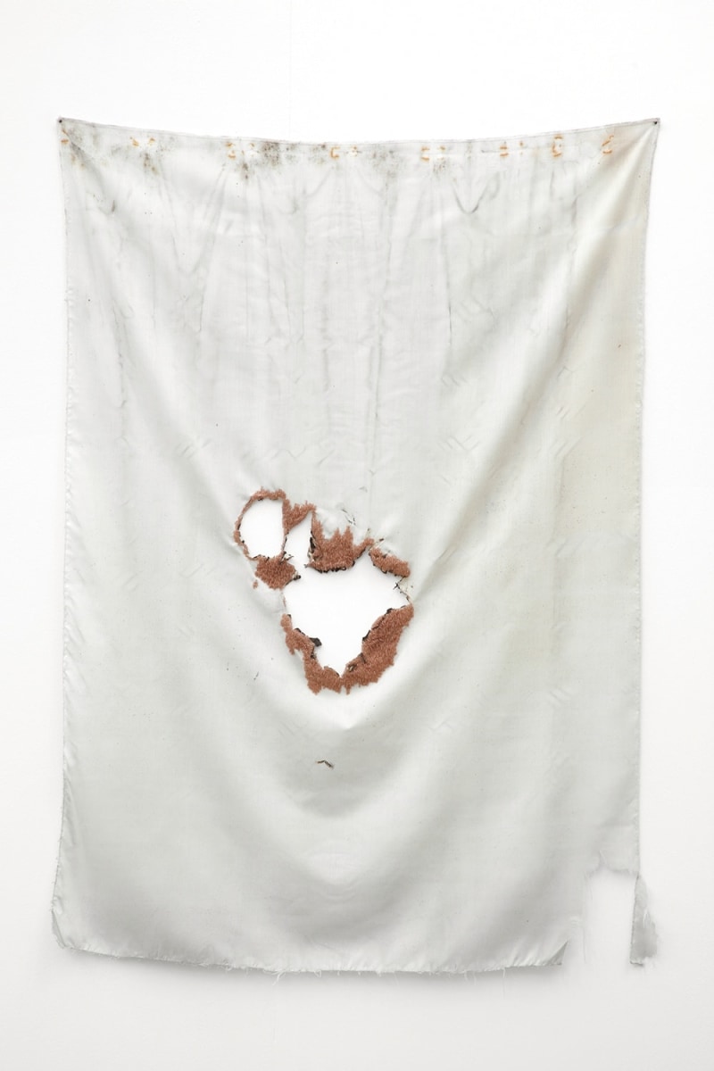 Isa Melsheimer Tuch (Loch I) / Cloth (Hole I), 2012 Fabric, embroidery, sewing thread 120 x 88 cm