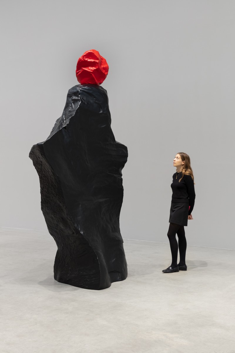 Ugo Rondinone, red black monk, 2020, painted cast bronze, unique, 300 x 162 x 108 cm (118 1/8 x 63 3/4 x 42 1/2 in). Photo © Andrea Rossetti