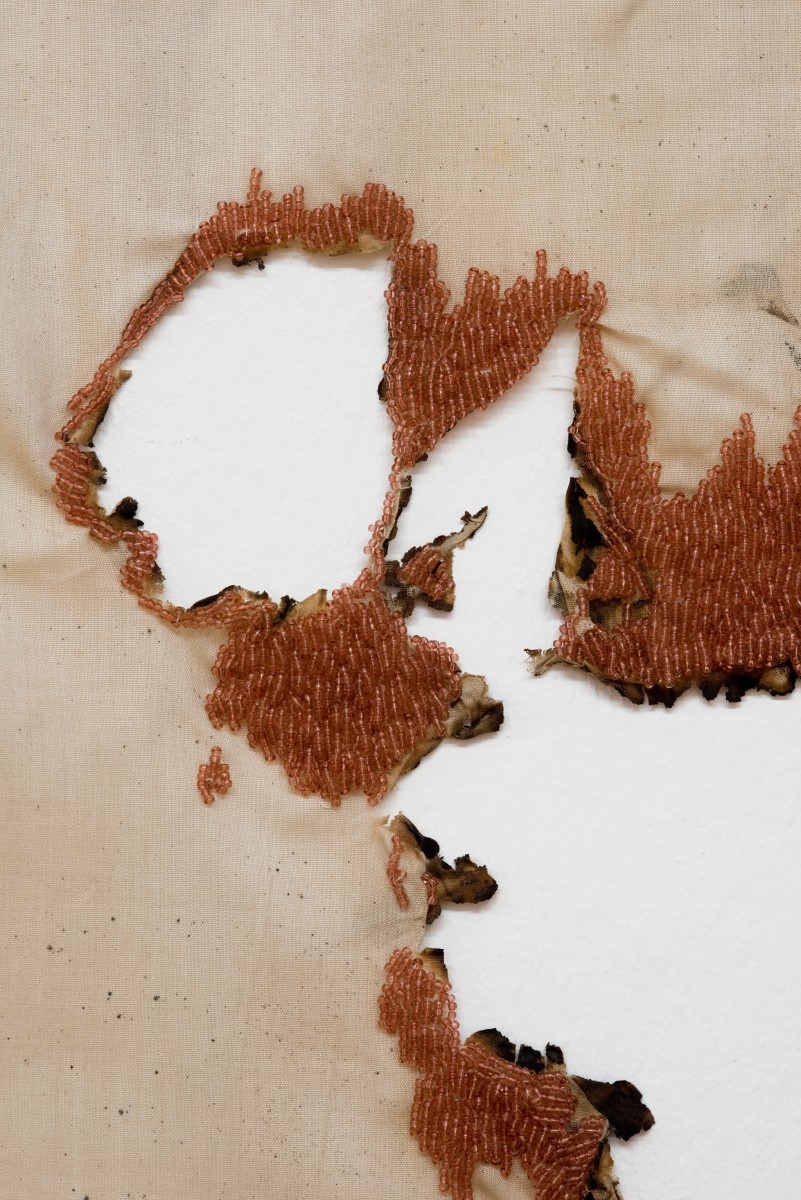 Detail: Isa Melsheimer, Tuch (Loch I) / Cloth (Hole I), 2012, fabric, embroidery, sewing thread, 120 x 88 cm. Photo © Jens Weyers