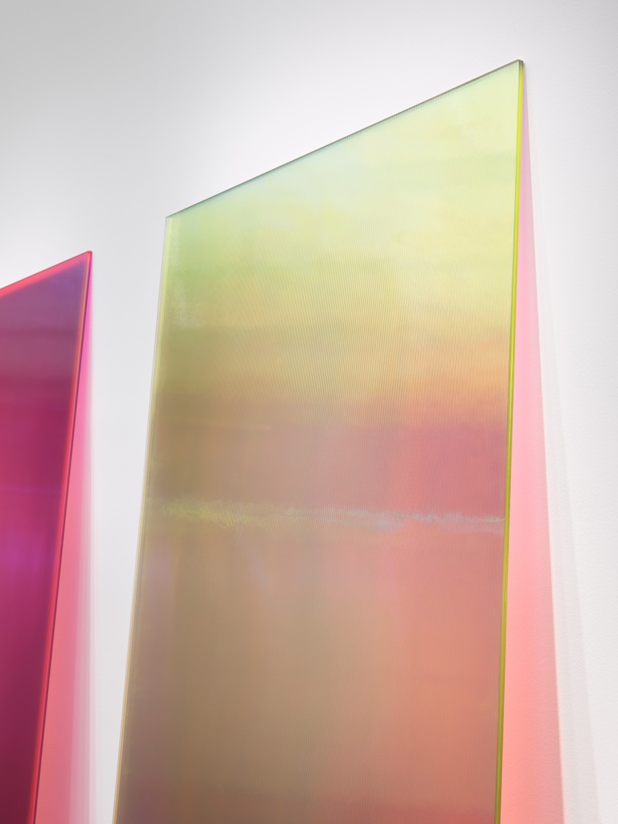 Detail: Ann Veronica Janssens, Bright Pink & Yellow, 2020. annealed glass, vertical ribs, PVC filter, 230 x 115 x 1,2 cm (90 1/2 x 45 1/4 x 3/8 in) (2 parts), edition of 1. Photo © Jörg von Bruchhausen