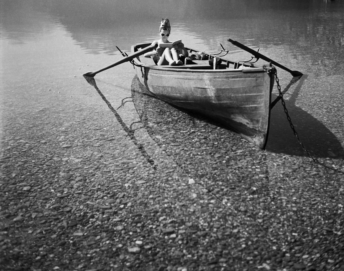 Лето в лодке, Таллуар, 1943. Фотограф Жак Анри Лартиг