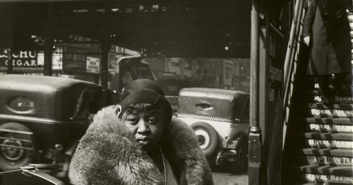 Walker Evans, 42nd Street, 1929 | Edwynn Houk Gallery