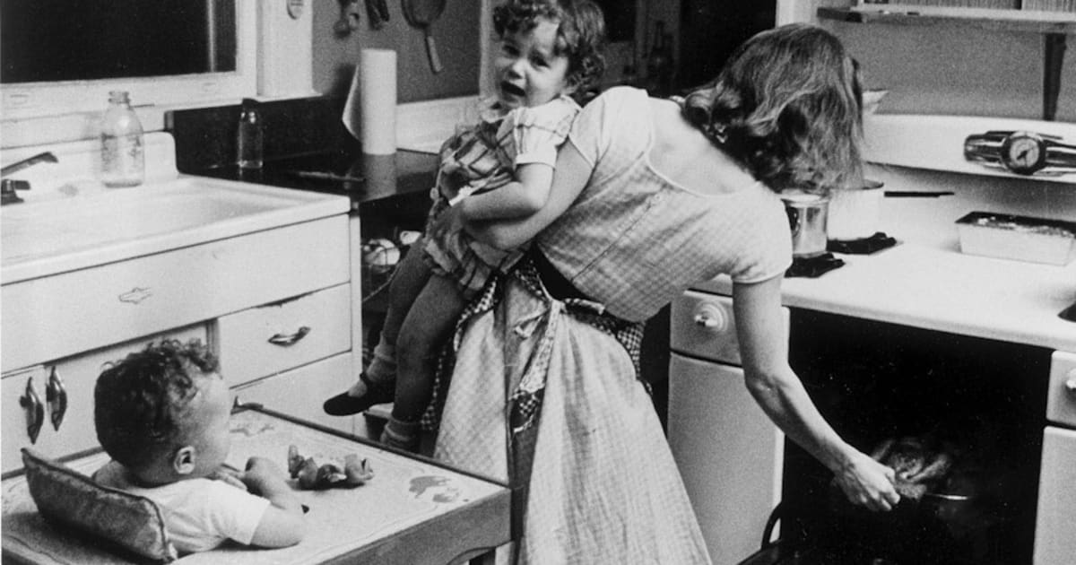 Elliott Erwitt, Home Around the World for the Holidays | Jackson Fine Art