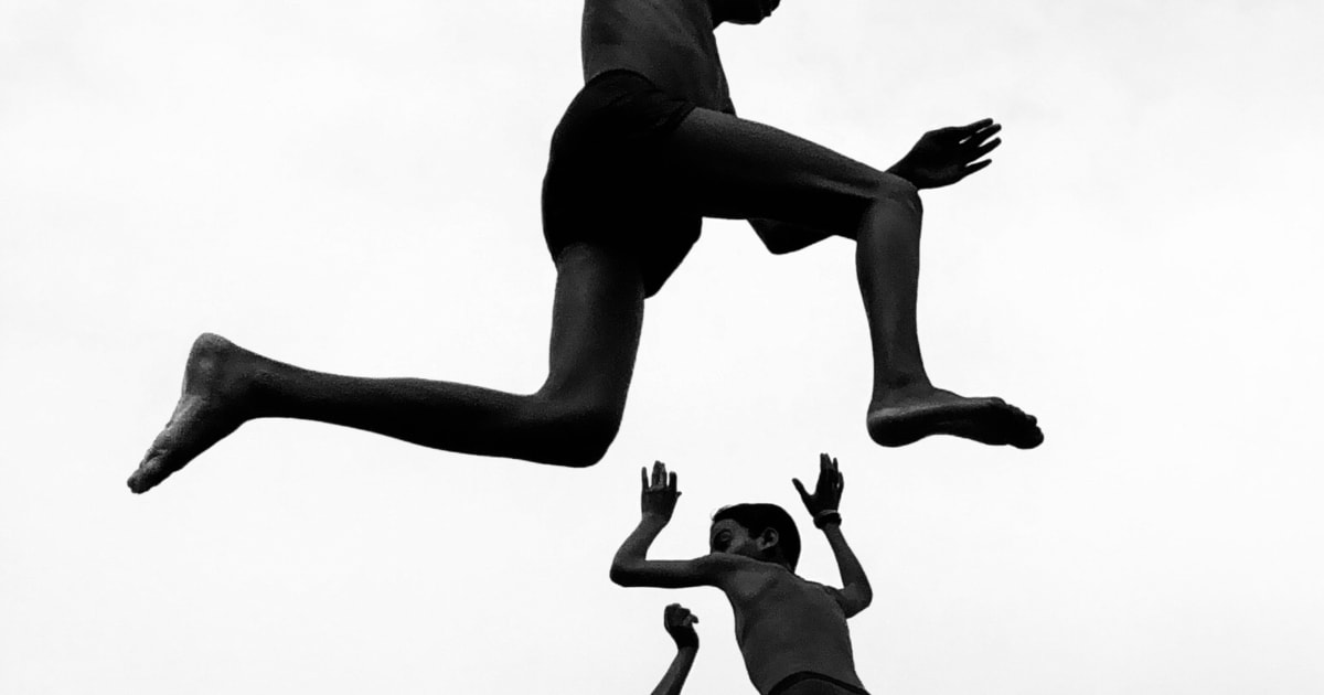 Flying boy. Iphone Photography Awards 2020. Iphone Photography Awards логотип. #Фотограф Dimpy Bhalotia. Соревнование с самим собой.