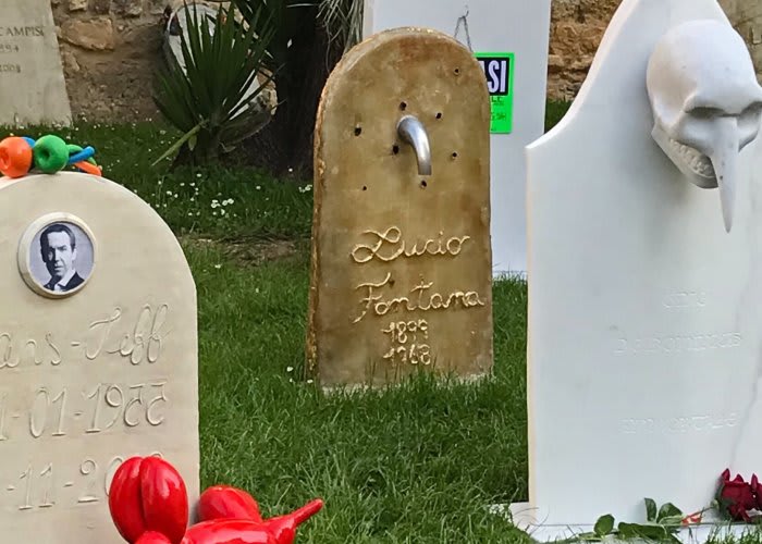 Image of various gravestones characterized after different artists, including Jeff Wall and Lucio Fontana.