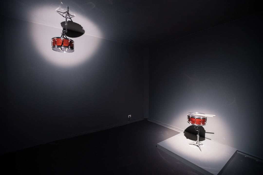 Anri Sala, Moth in the Doldrums (Overtone Oscillations)