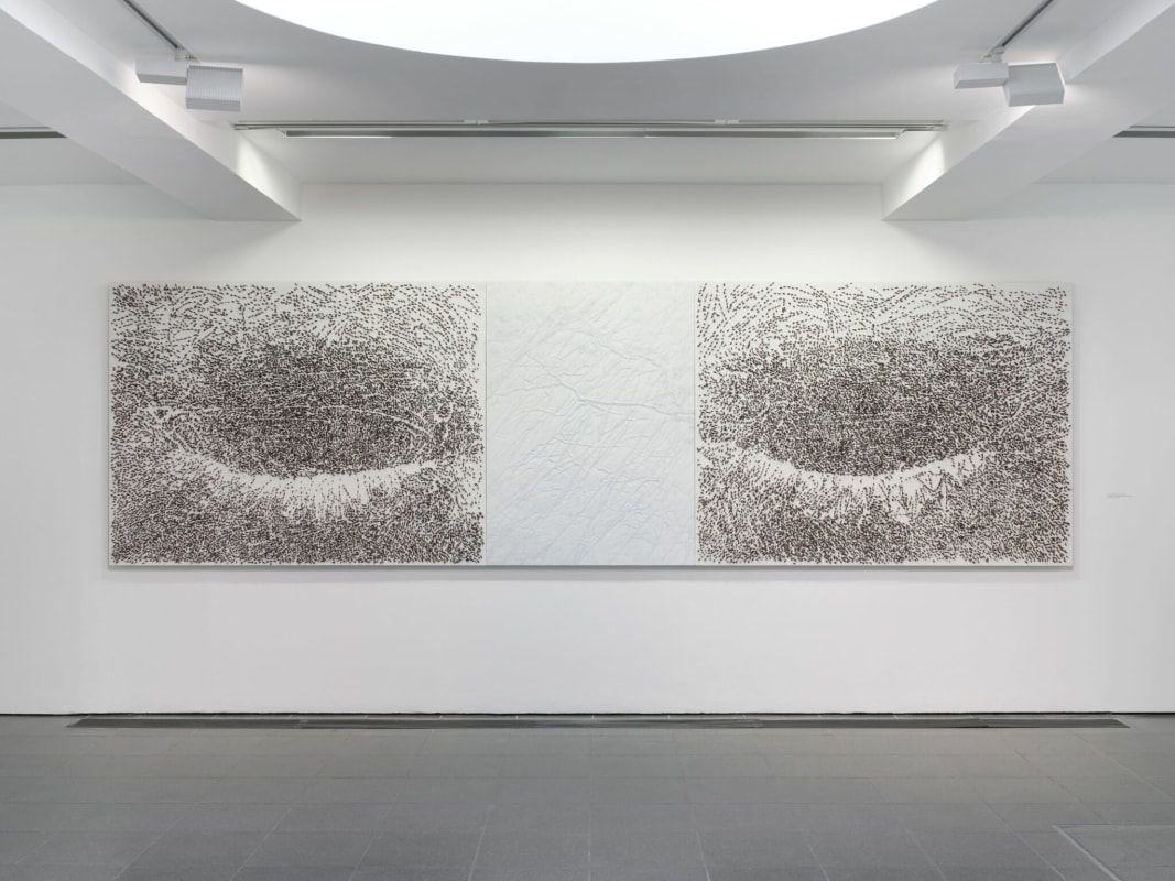 Giuseppe Penone, A occhi chiusi (With Eyes Closed), 2009. Acrylic, glass microspheres, acacia thorns on canvas, and white Carrara marble. ©Photo: George Darrell. Courtesy Giuseppe Penone and Serpentine.