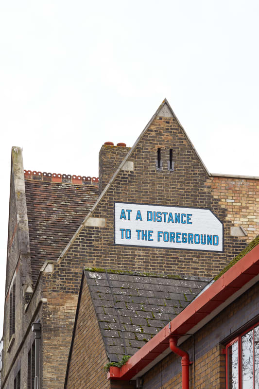 Lawrence Weiner, AT A DISTANCE TO THE FOREGROUND, 1999