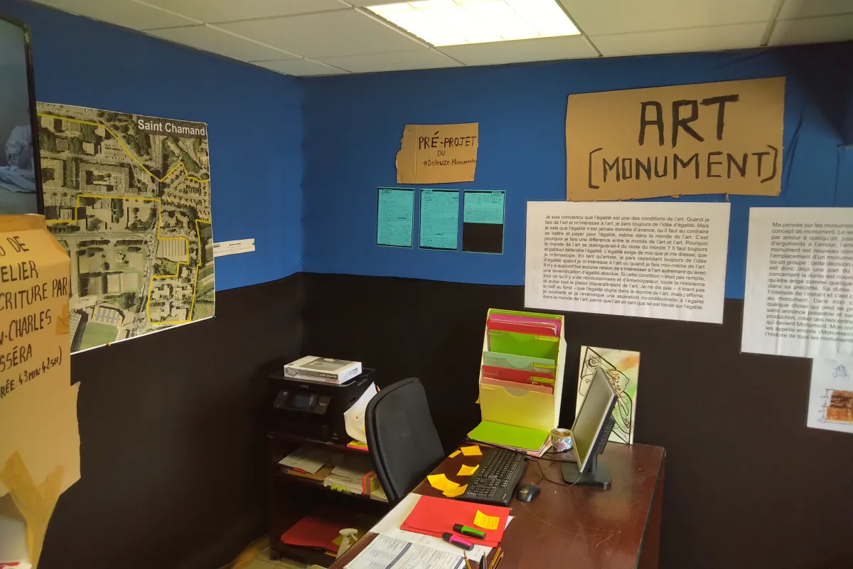 Image: Thomas Hirschhorn: 21 Ans Deleuze Monument