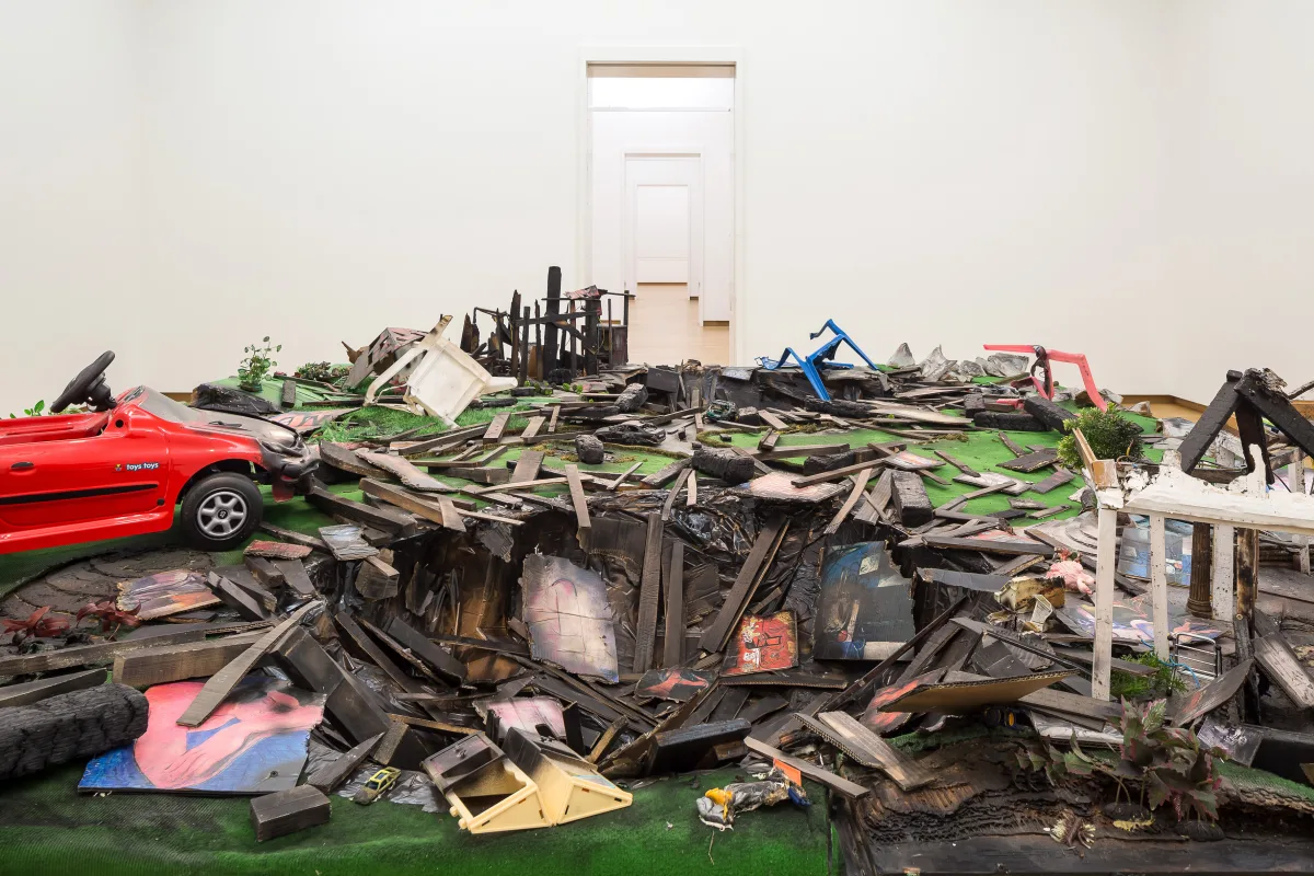 Image: Thomas Hirschhorn in ‘Hybrid Sculpture: Contemporary Sculpture of the collection of the Stedelijk Museum’