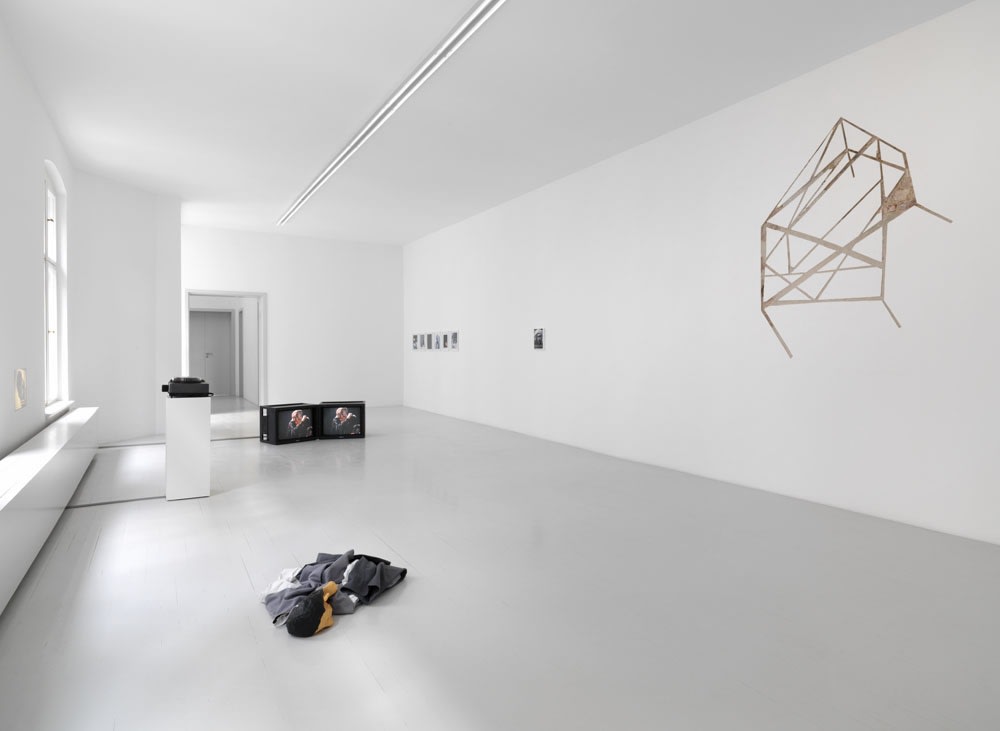 The Object of Observation (Changes by Being Observed) Abraham Cruzvillegas / Jennifer Bornstein / Ryan Gander / Derek Sullivan /...