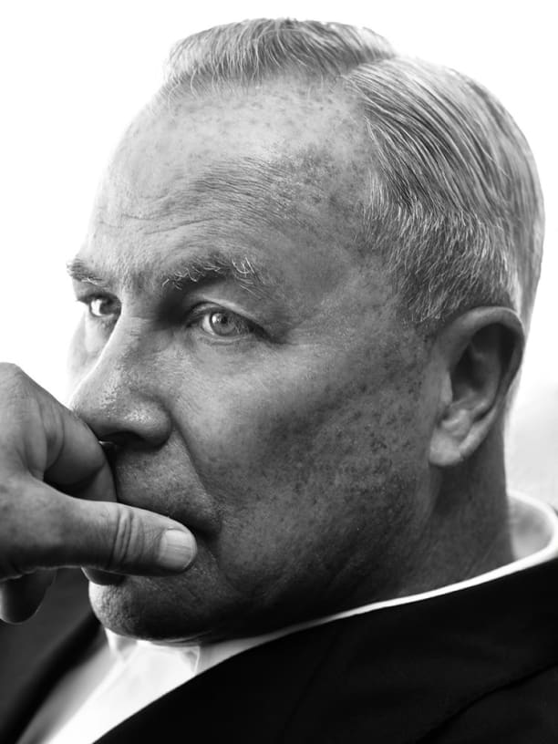 Robert Wilson, Provocative Playwright and Director, Is Dead at 83 He upended theatrical norms with his own stunningly visualized works...