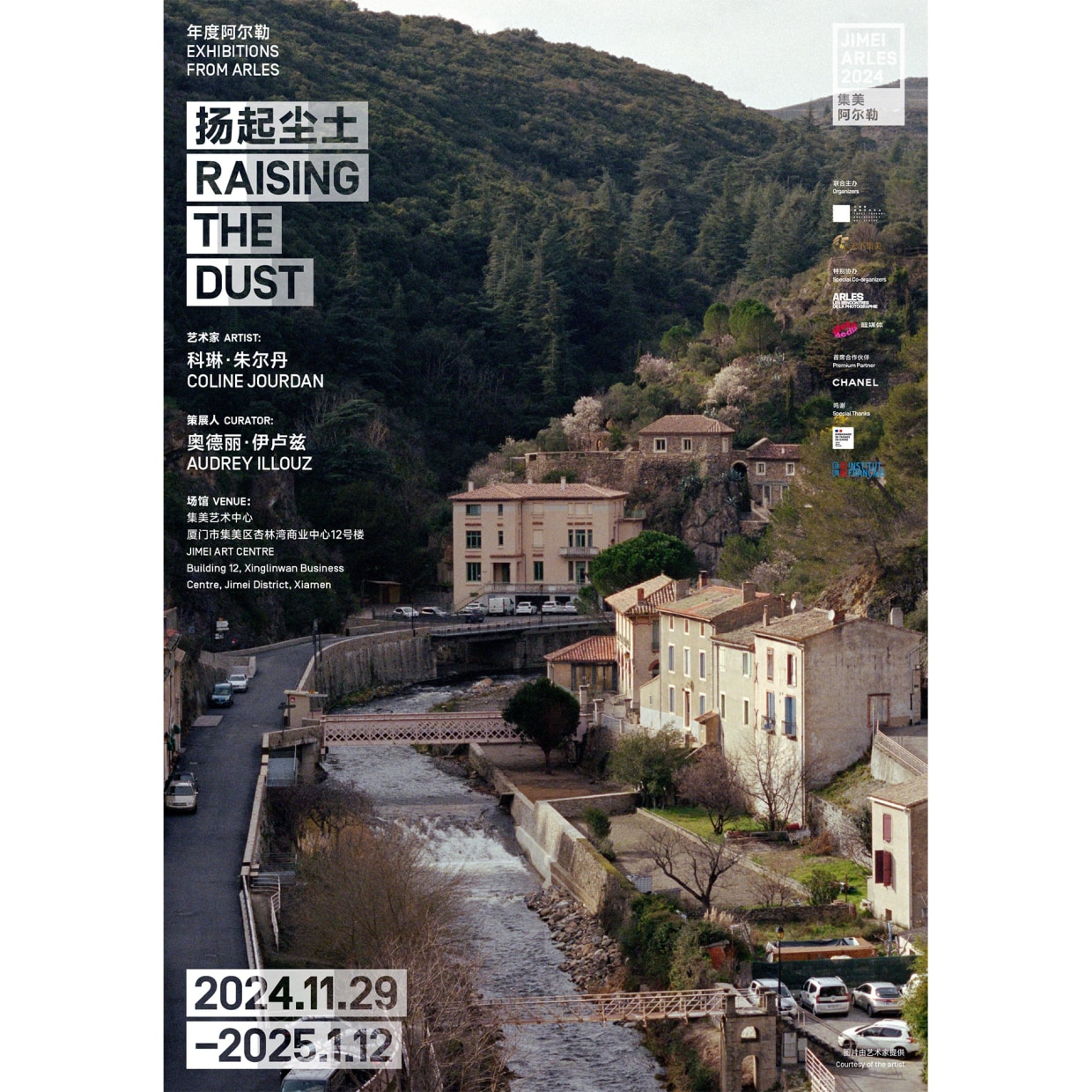 SOULEVER LA POUSSIÈRE [RAISING THE DUST] How to photograph invisible pollution? How to report on toxicity present in the air,...