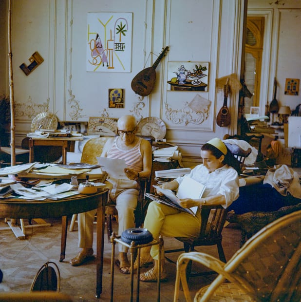 Edward Quinn, Jacqueline and Pablo Picasso viewing photos Edward Quinn made of Pablo Picasso. La Californie, Cannes , 1960