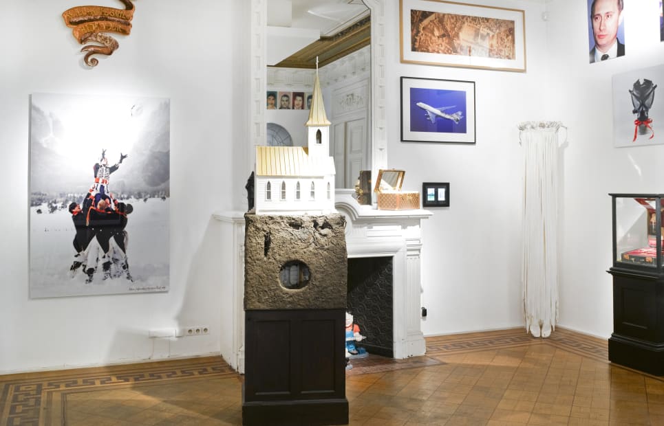 Full House: 100 Artists: exhibition view / Aeroplastics, Rue Blanche str., 2014