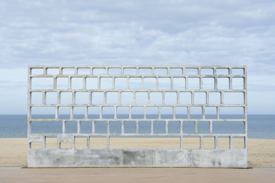 Installation view: Jorge Macchi, All the words in the world, Zeedijk (promenade at the beach) at the level of E. Vanlangenhovestraat Koksijde, Beaufort Triennal, Belgium, 2024. Photo: © Beaufort Triennal