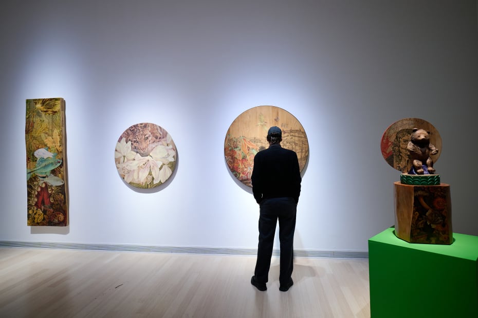 「破浪之際的臺灣：過去與未來的前線」展場照，圖片提供：路德維希當代藝術館，攝影：Vegel Daniel "Before the storm. Taiwan on the Frontier of Past and Future" installation view, courtesy of Ludwig Museum – Museum of Contemporary Art, Budapest, photo by Vegel Daniel