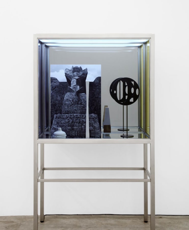 Artwork: Josephine Meckseper, Ich war, ich bin, ich werde sein, 2014