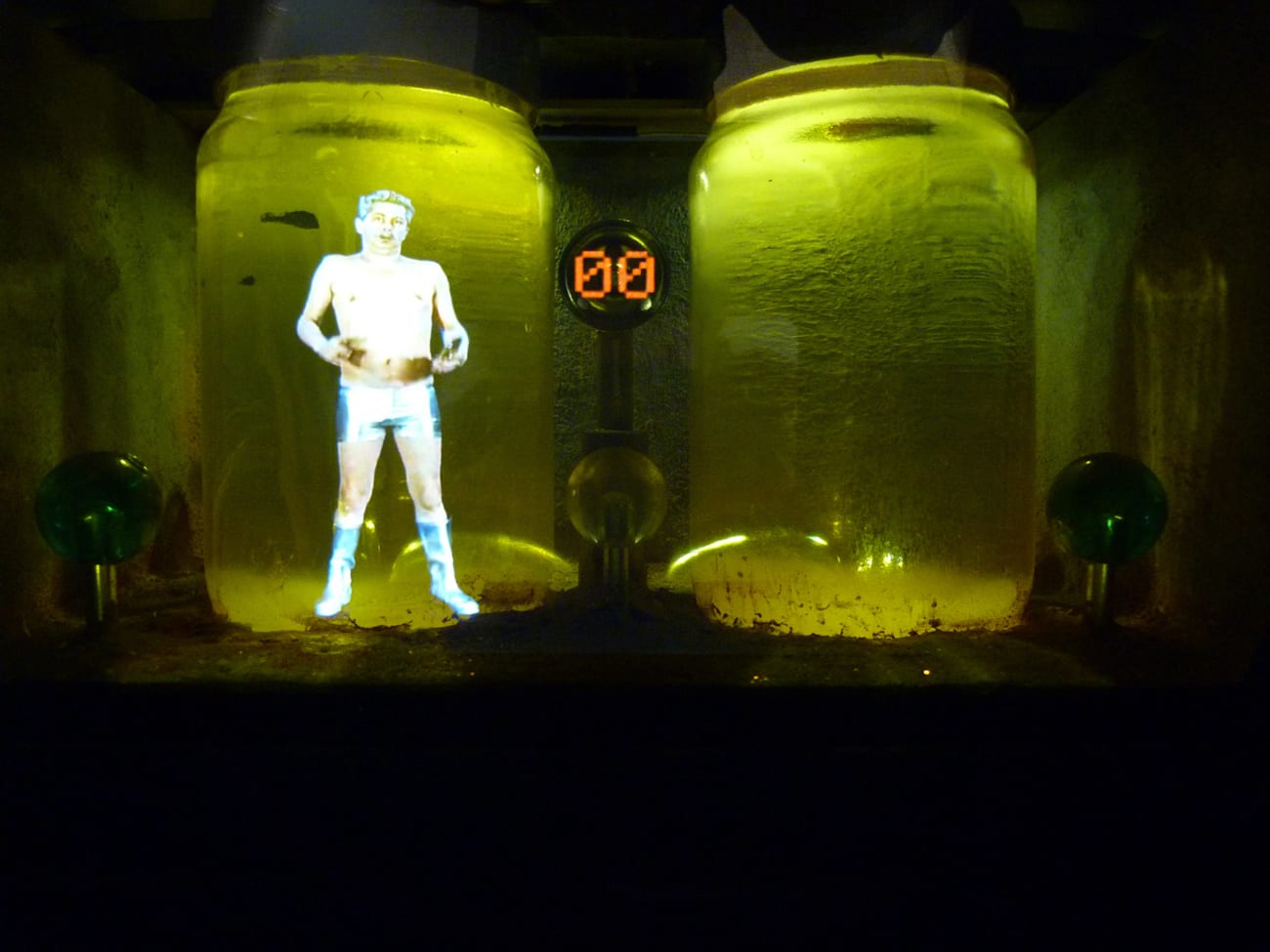 Pierrick SORIN, Le Téléportateur d'objets vivants (from the series 'Quelques inventions remarquables'), 2003-2015