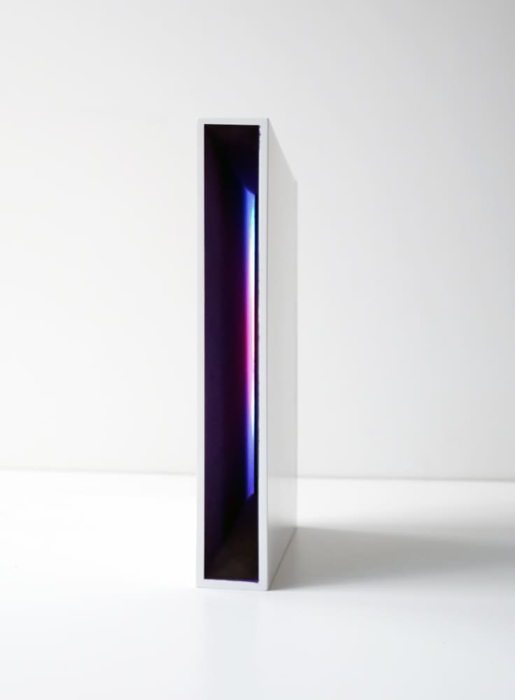 Martin RICHMAN, Bookspace (violet / LED bleu & rouge), 1998-2002