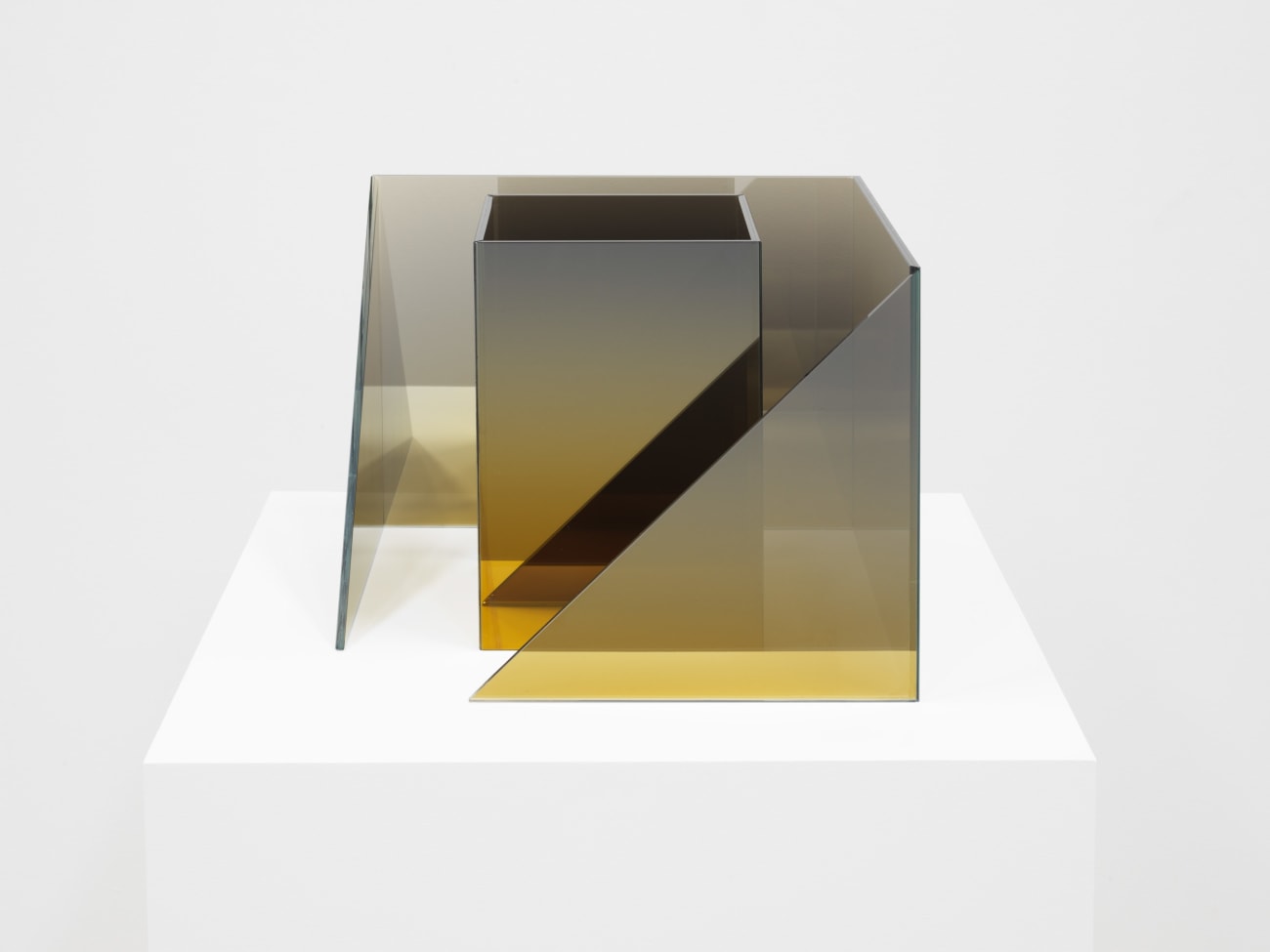 Larry Bell, Deconstructed Cube SS (Mist / Mink), 2020