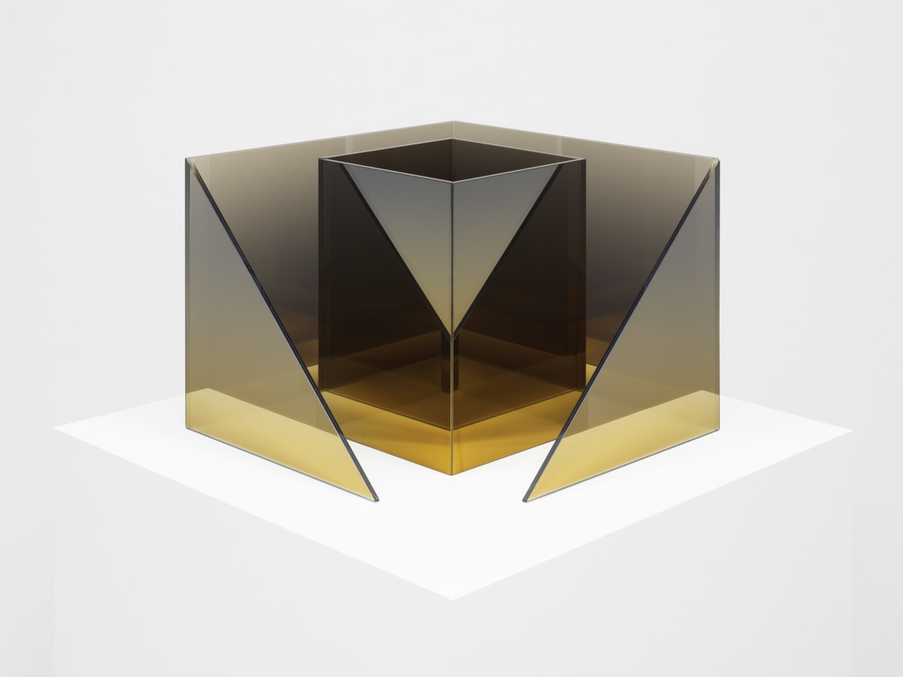 Larry Bell, Deconstructed Cube SS (Mist / Mink), 2020
