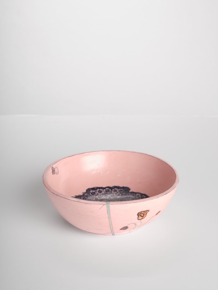 Johanna Jackson, Pink bowl with flower and flies, 2022