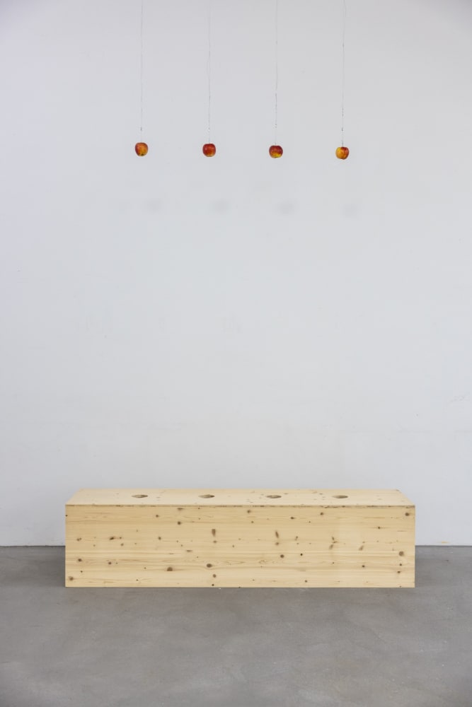 Roman Signer, Vier Apfel / Four Apples, 2011/2021