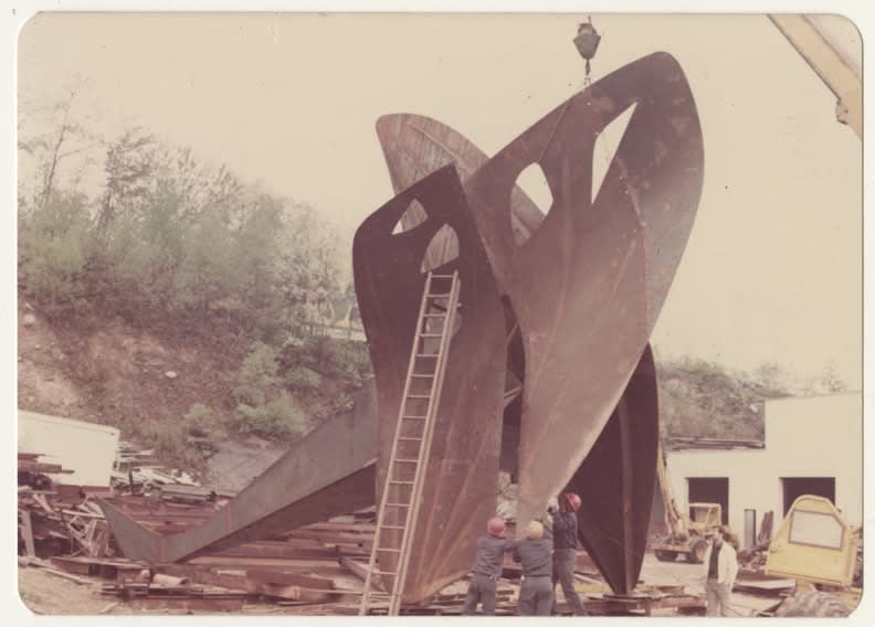 Alexander Calder, Flying Dragon, 1975