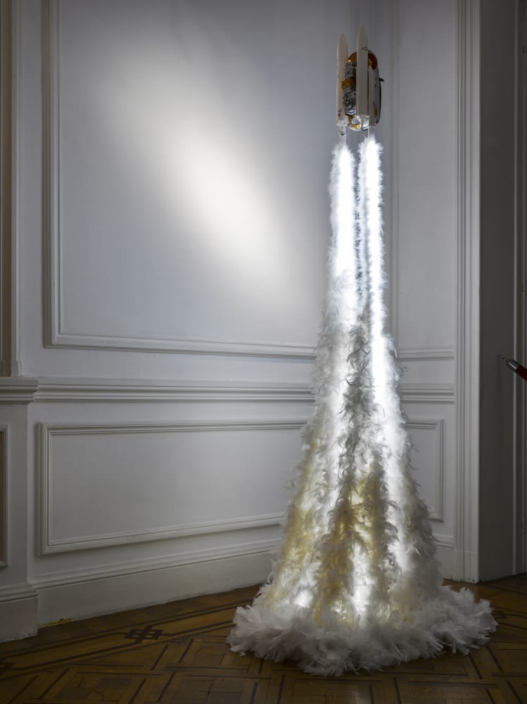 "HeHe - Antroposphere": installation view / Aeroplastics @ Rue Blanche, Brussels, 2014 / Land Rover's Discovery (One Way Ticket To Mars Edition), 2014