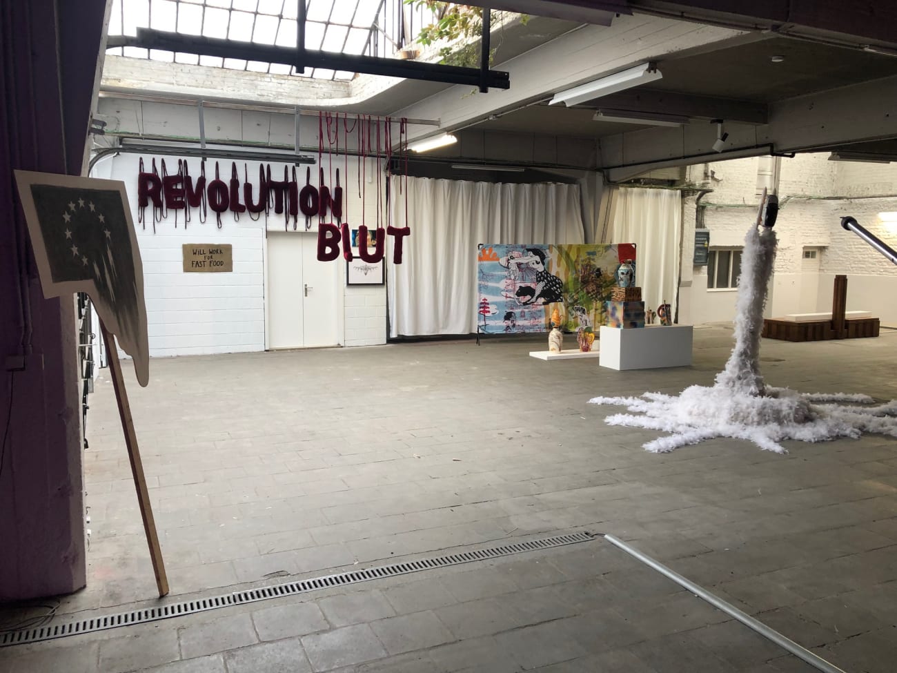 Come What May: installation view of the Atelier / Aeroplastics at 207VDK, 2021, Ph: © Aeroplastics / works by Filip MARKIEWICZ, Gudrun KAMPL, Florentine & Alexandre LAMARCHE-OVIZE, HeHe.