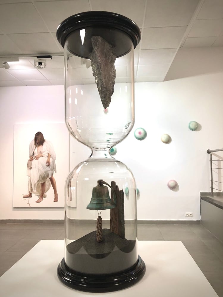 Come What May. Rebooted : installation view of the Showroom / Aeroplastics at 207VDK, 2021, Ph: © Aeroplastics / works by Katia BOURDAREL, Tom DALE, Elodie ANTOINE