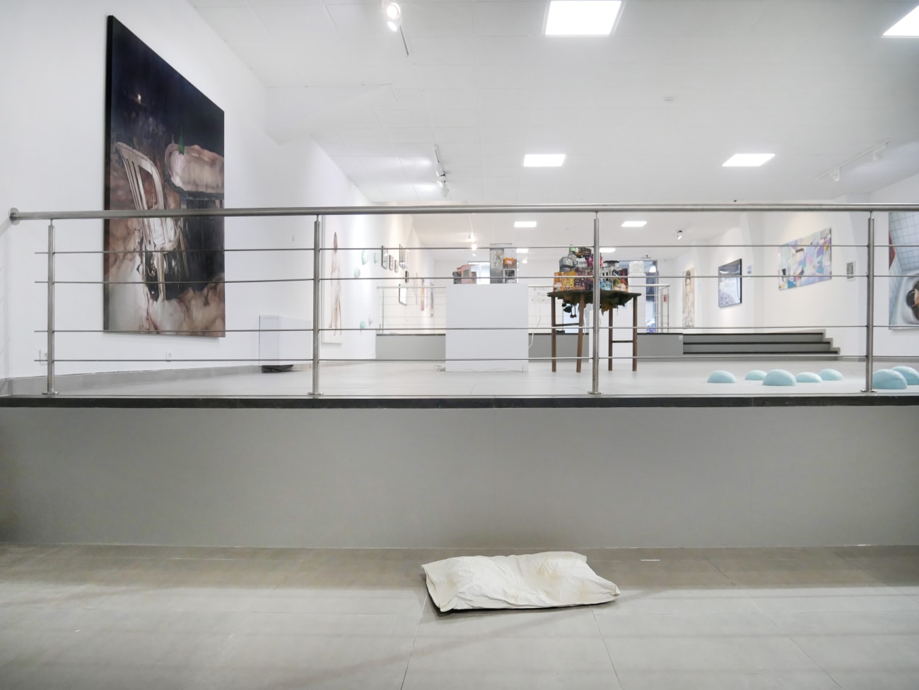 Come What May. Rebooted : installation view of the Showroom / Aeroplastics at 207VDK, 2021, Ph: © Aeroplastics / works by Katia BOURDAREL, Tom DALE, Elodie ANTOINE