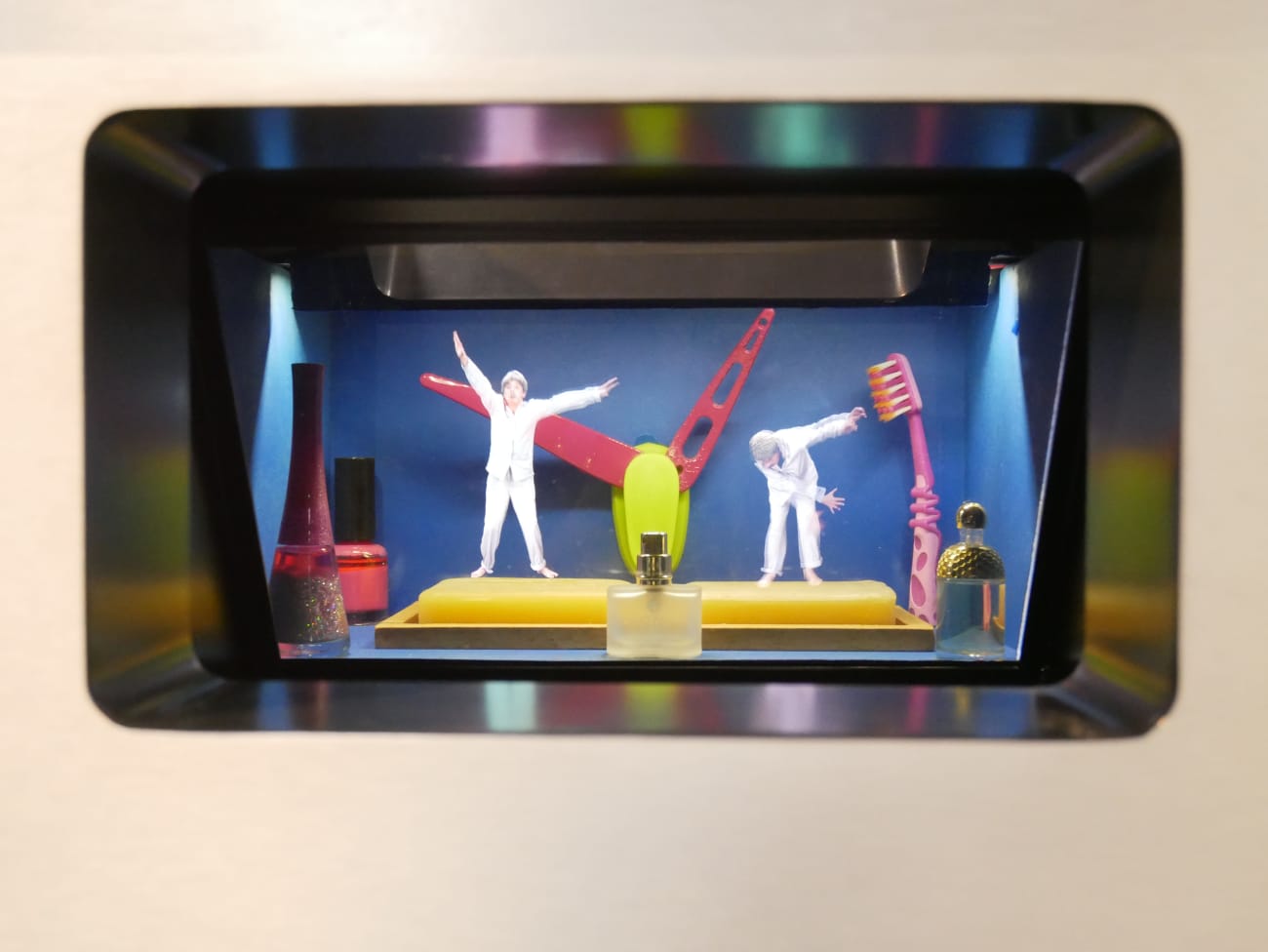 Eyes Wide Open: installation view of the Showroom / Aeroplastics at 207VDK, 2022 / work by Pierrick SORIN