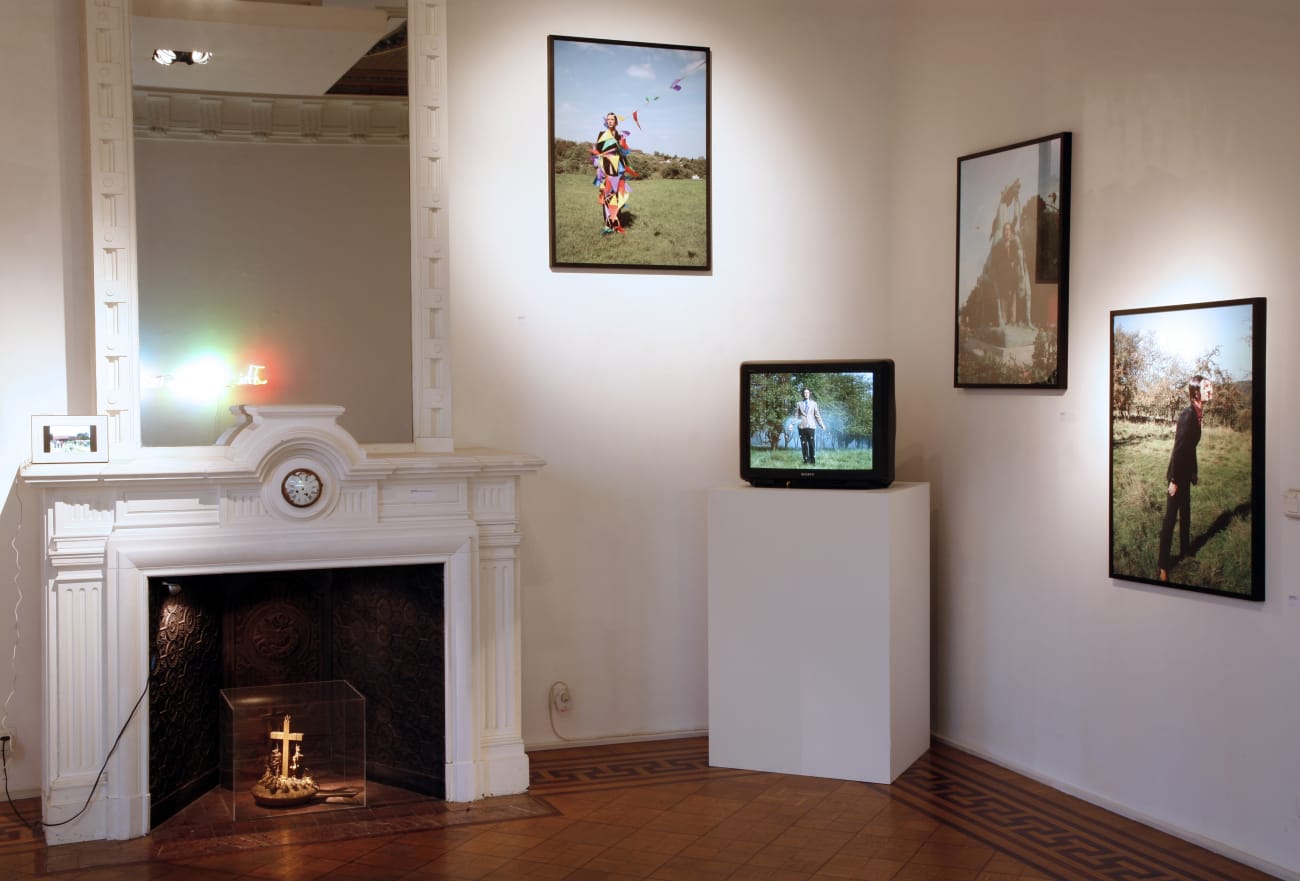 'Power to the People': exhibition view Aeroplastics @ Rue Blanche Str., Brussels, 2008-2009. Ph: Vincent Everarts
