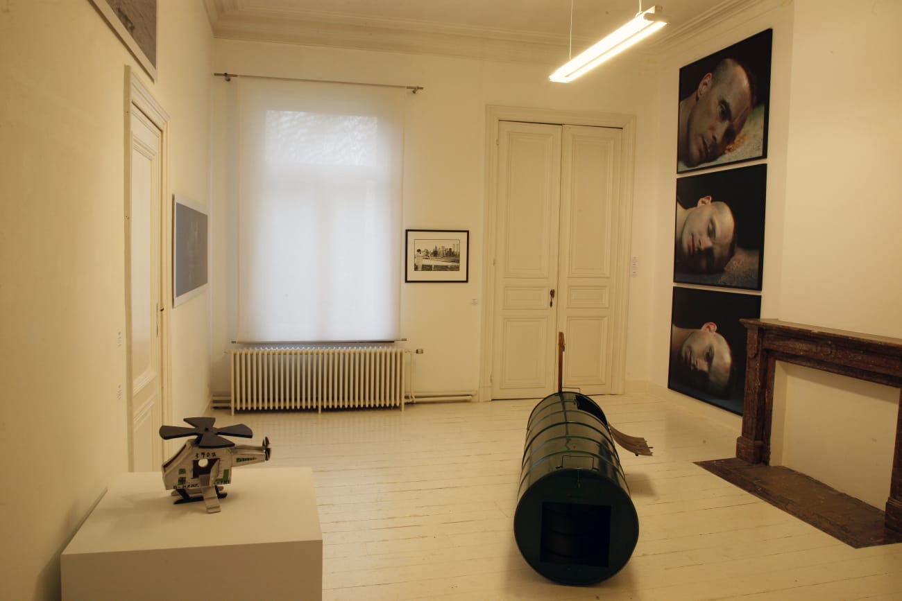 exhibition view 'In my solitude' / Aeroplastics, Rue Blanche, 2007-2008. Ph: Vincent Everarts / works by Andreas Slominski, Gerard Malanga, Andreas Slominski , Suzanne Opton