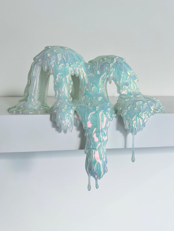 Dripping sculpture in white with a holographic shine by Dan Lam